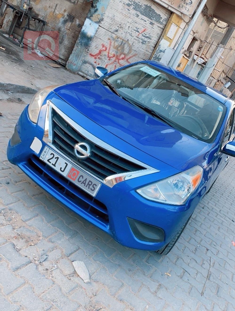 نيسان فيرسا